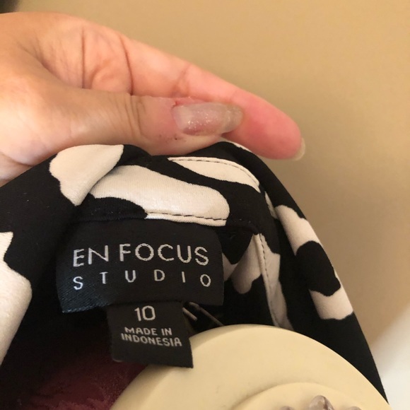 Womans wrap dress. EUC - Picture 11 of 11